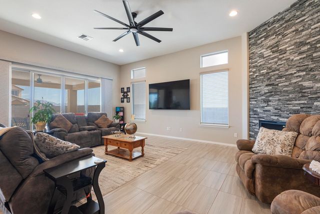 8328 Salinger Way NW, Albuquerque, NM 87120