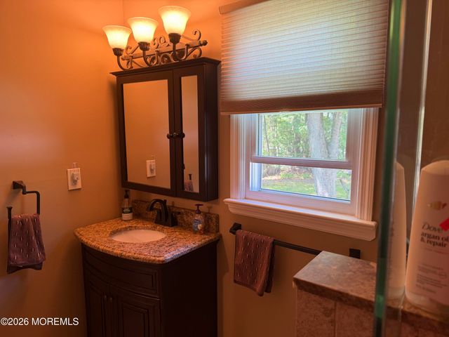 25 Holiday Road, Manalapan, NJ 07726