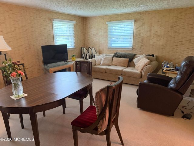 25 Holiday Road, Manalapan, NJ 07726