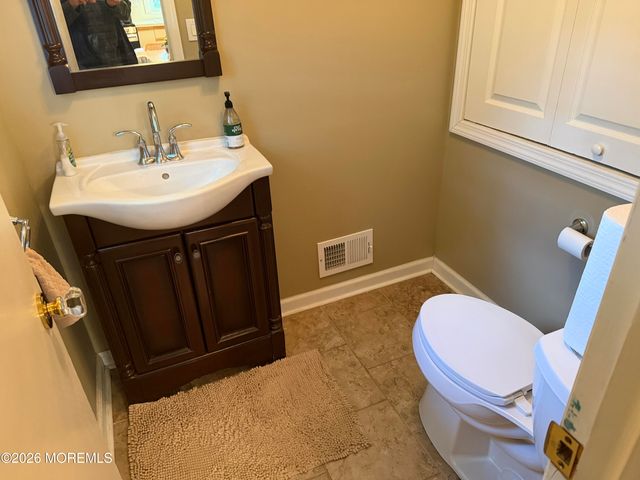 25 Holiday Road, Manalapan, NJ 07726