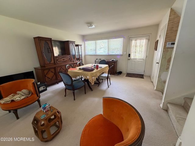 25 Holiday Road, Manalapan, NJ 07726