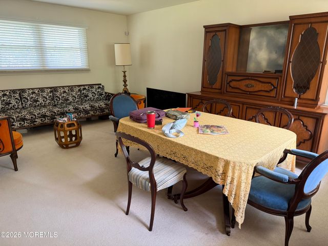 25 Holiday Road, Manalapan, NJ 07726