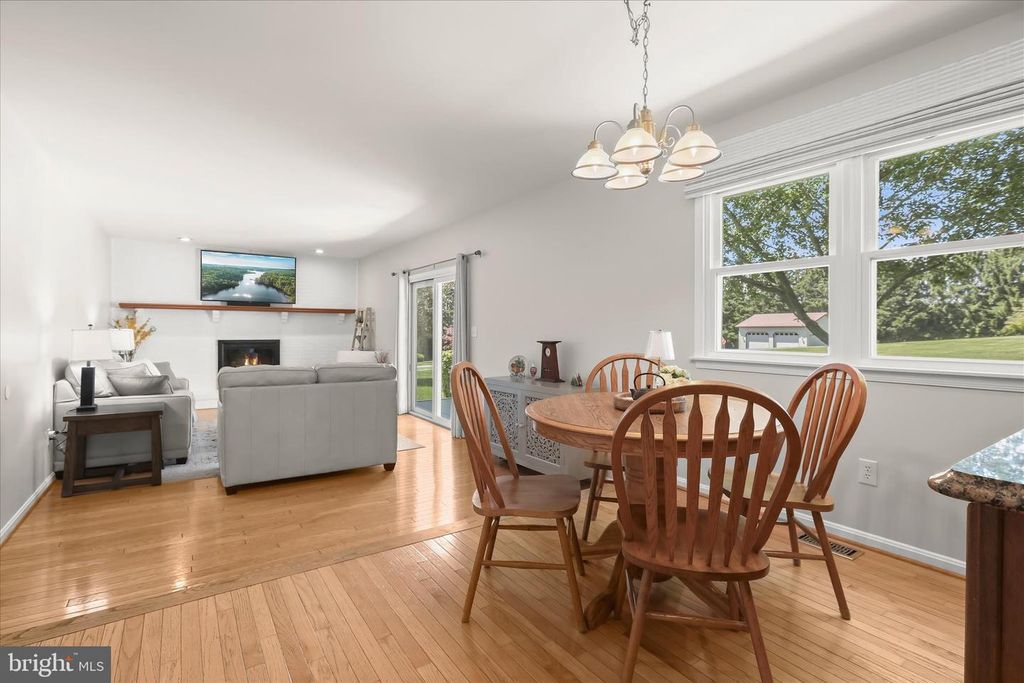 Image 24 of property listing at 2798 KATHY DR, Finksburg, MD 21048