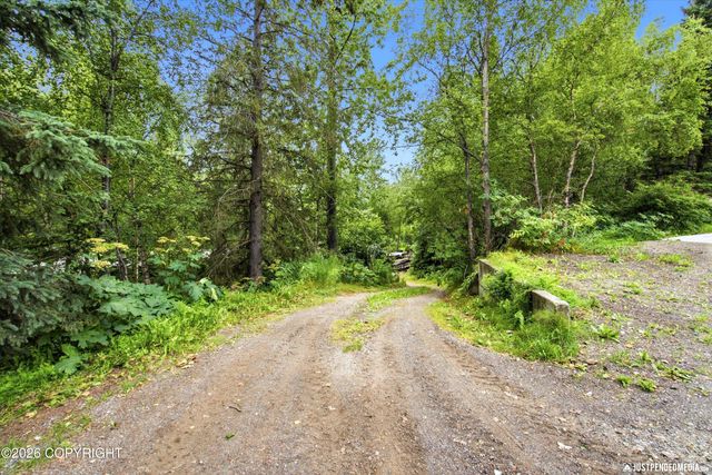 15124 Loc Loman Lane, Anchorage, AK 99516