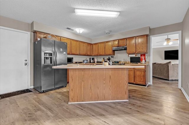 6770 CASTLEGATE LN, Memphis, TN 38141