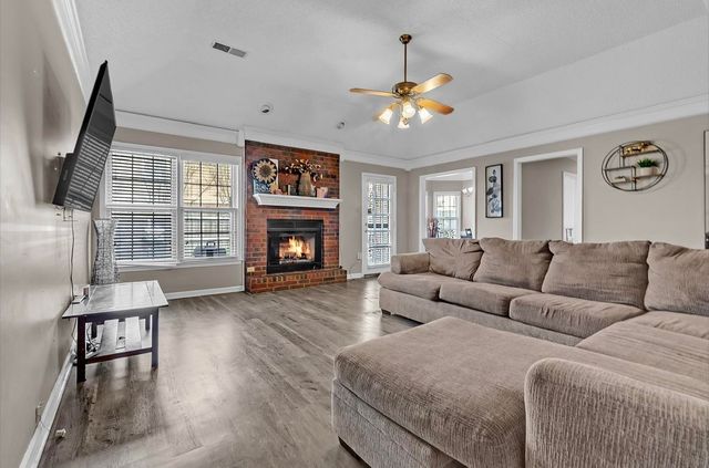 6770 CASTLEGATE LN, Memphis, TN 38141