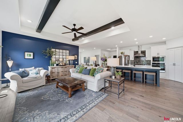 10902 Portage Drive, Papillion, NE 68046