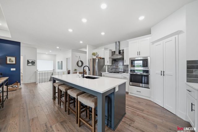 10902 Portage Drive, Papillion, NE 68046