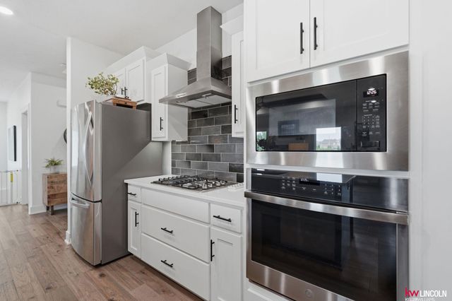 10902 Portage Drive, Papillion, NE 68046