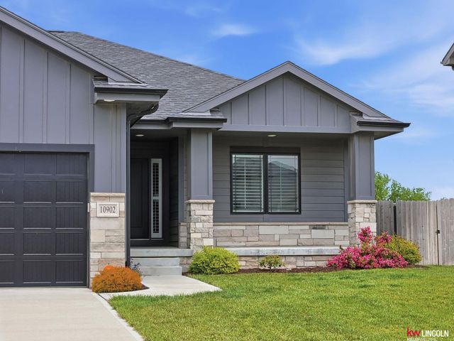 10902 Portage Drive, Papillion, NE 68046
