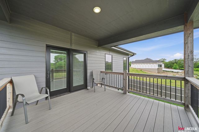 10902 Portage Drive, Papillion, NE 68046