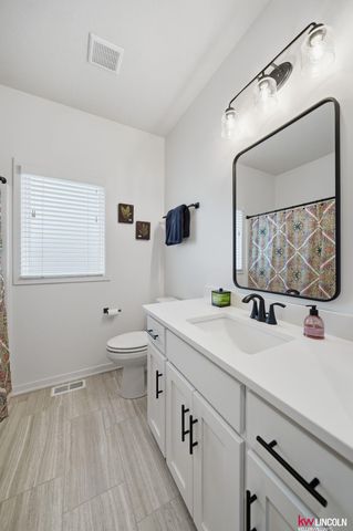 10902 Portage Drive, Papillion, NE 68046