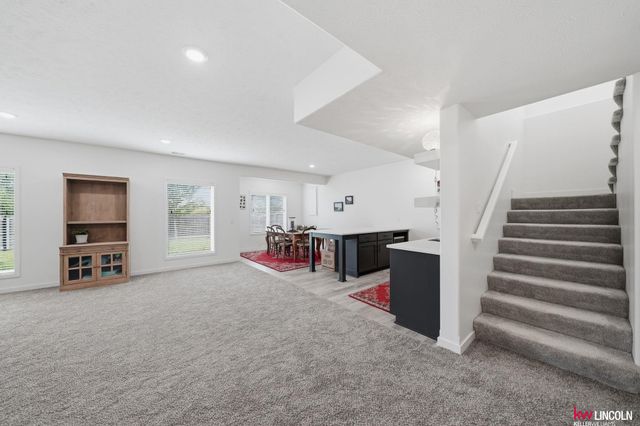 10902 Portage Drive, Papillion, NE 68046