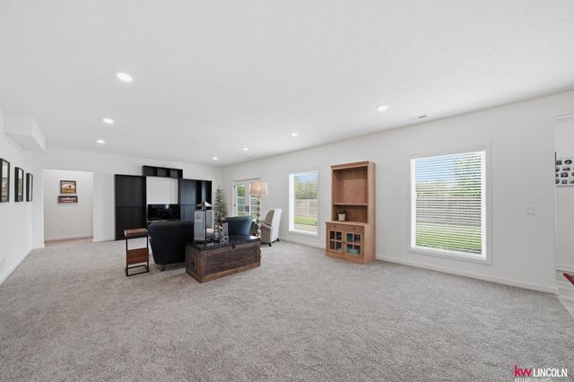10902 Portage Drive, Papillion, NE 68046