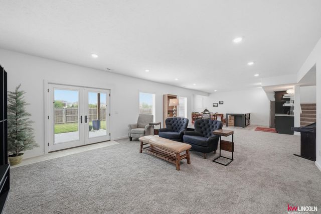 10902 Portage Drive, Papillion, NE 68046