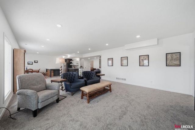10902 Portage Drive, Papillion, NE 68046