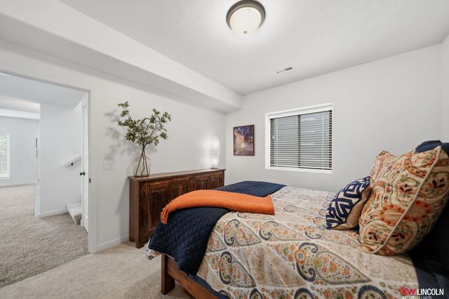 10902 Portage Drive, Papillion, NE 68046