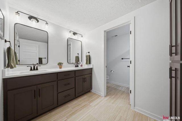 10902 Portage Drive, Papillion, NE 68046