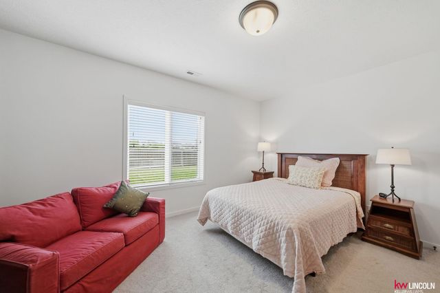 10902 Portage Drive, Papillion, NE 68046