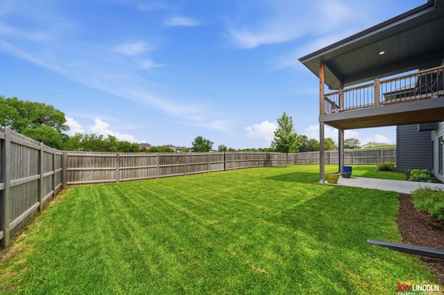 10902 Portage Drive, Papillion, NE 68046
