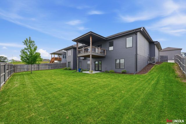 10902 Portage Drive, Papillion, NE 68046
