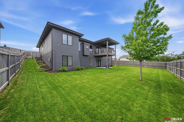 10902 Portage Drive, Papillion, NE 68046