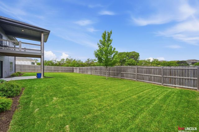 10902 Portage Drive, Papillion, NE 68046