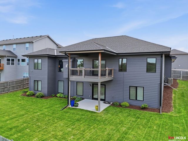 10902 Portage Drive, Papillion, NE 68046