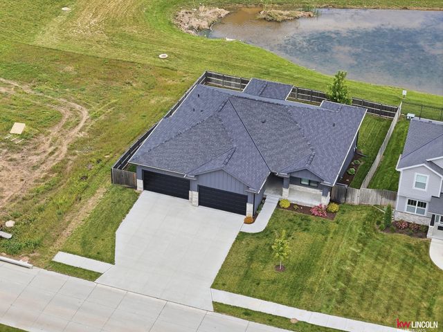 10902 Portage Drive, Papillion, NE 68046