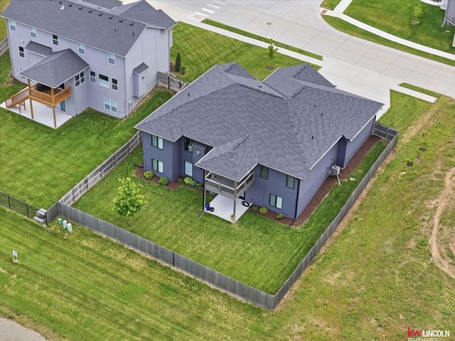 10902 Portage Drive, Papillion, NE 68046