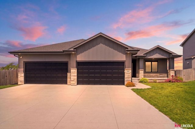 10902 Portage Drive, Papillion, NE 68046