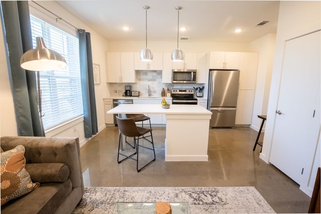 120 N Madison Avenue 2202, Dallas, TX 75208
