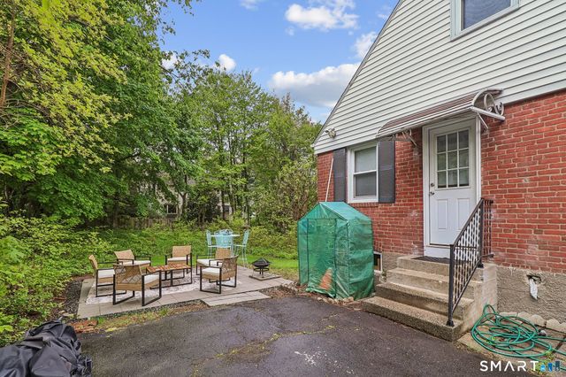 26 Farnsworth Street, Hamden, CT 06517