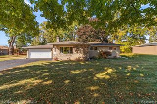 2831 Silverstone Lane, Waterford, MI 48329