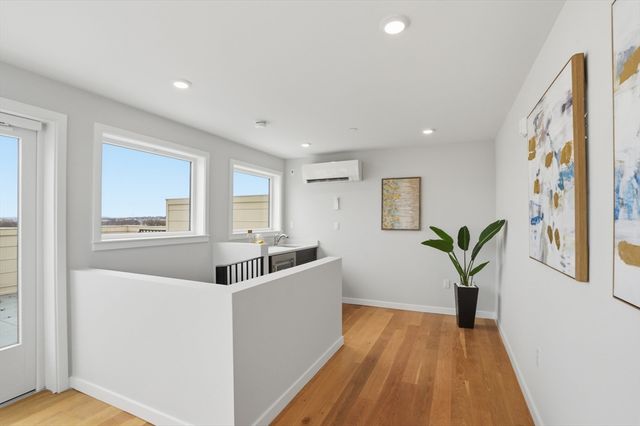 267 Old Colony 606, Boston, MA 02127