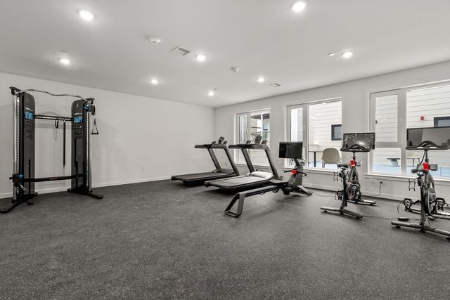 267 Old Colony 606, Boston, MA 02127