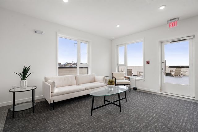 267 Old Colony 606, Boston, MA 02127
