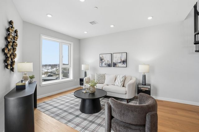 267 Old Colony 606, Boston, MA 02127