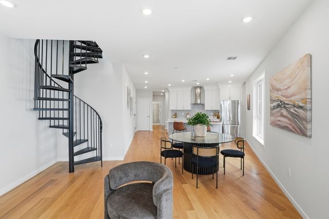 267 Old Colony 606, Boston, MA 02127