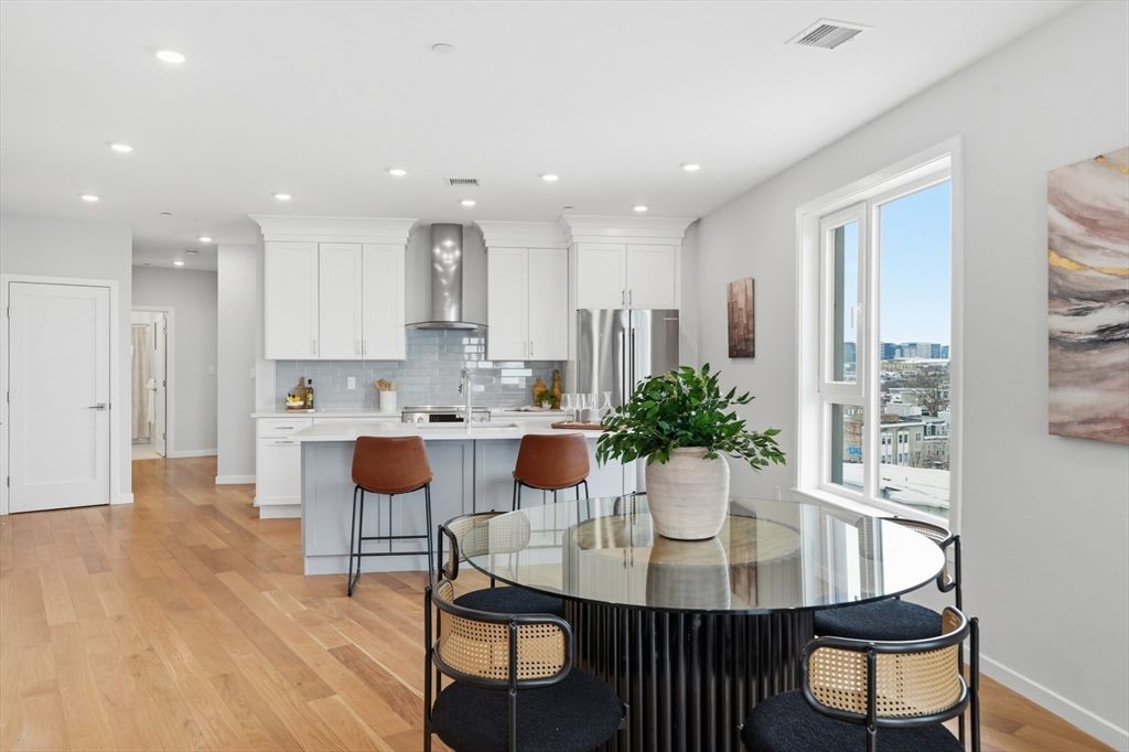 267 Old Colony 606, Boston, MA 02127