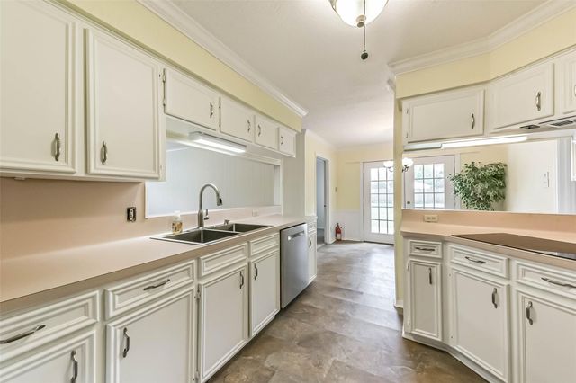 105 W Wildwinn Drive, Alvin, TX 77511