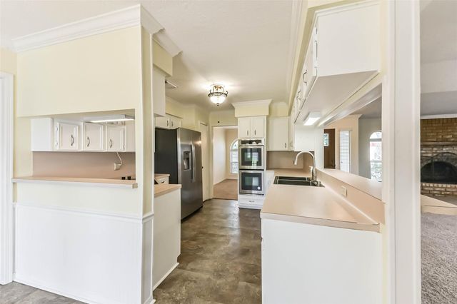 105 W Wildwinn Drive, Alvin, TX 77511