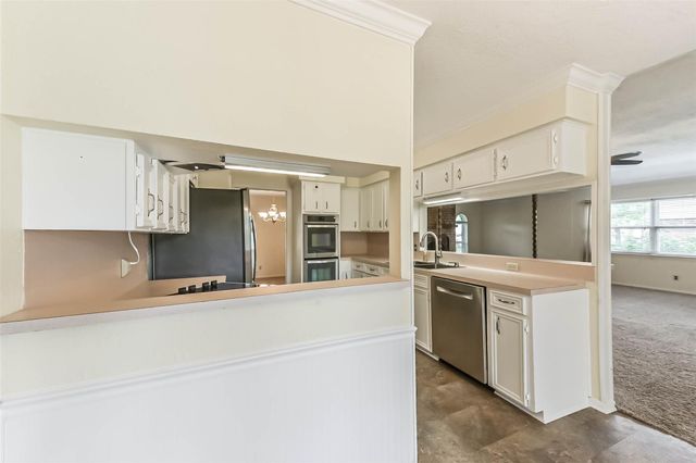 105 W Wildwinn Drive, Alvin, TX 77511