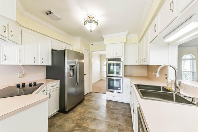 105 W Wildwinn Drive, Alvin, TX 77511