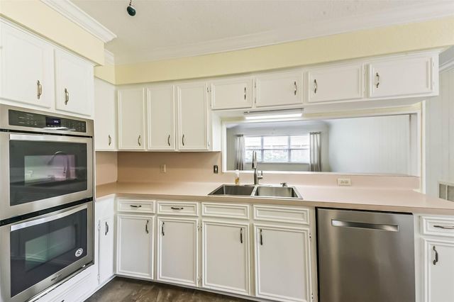 105 W Wildwinn Drive, Alvin, TX 77511