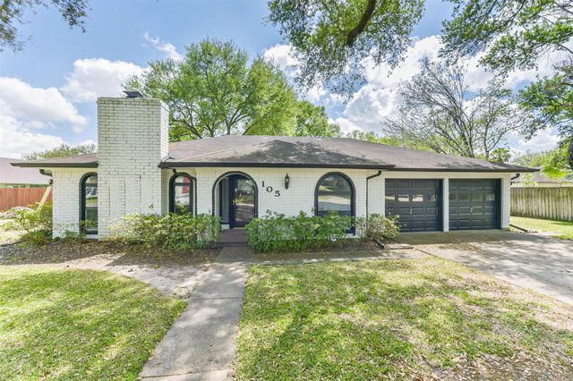 105 W Wildwinn Drive, Alvin, TX 77511
