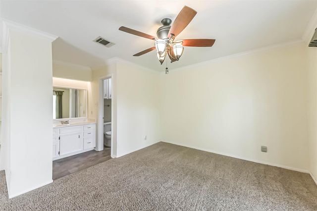 105 W Wildwinn Drive, Alvin, TX 77511