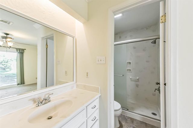 105 W Wildwinn Drive, Alvin, TX 77511