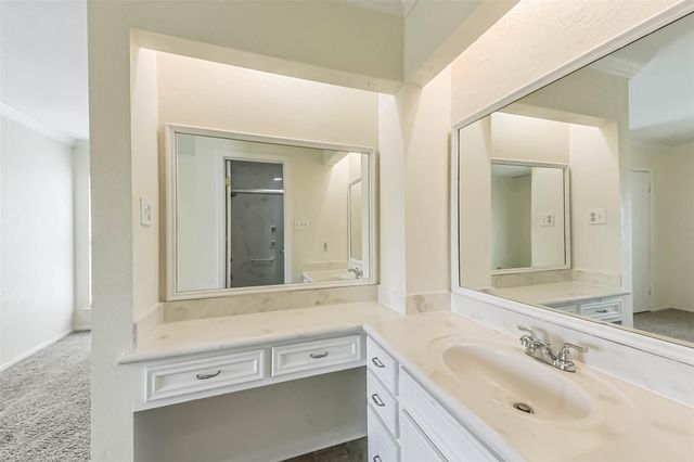 105 W Wildwinn Drive, Alvin, TX 77511