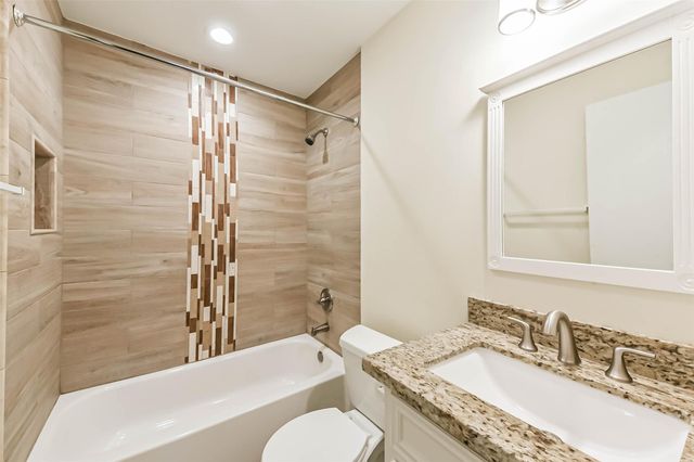 105 W Wildwinn Drive, Alvin, TX 77511